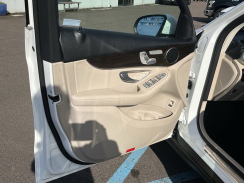 Used 2020 Mercedes-Benz GLC 300 4MATIC image 16