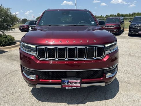 Used 2024 Jeep Wagoneer L Series II RWD image 8