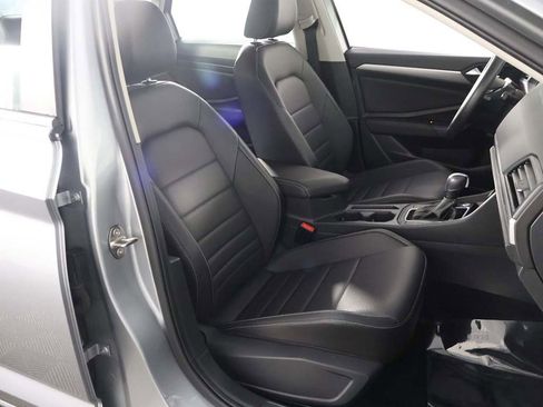 Used 2021 Volkswagen Jetta SE w/ SE Cold Weather Package image 30