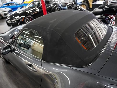 Used 2017 MAZDA MX-5 Miata Club RWD image 8