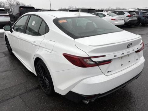 Used 2025 Toyota Camry SE image 7
