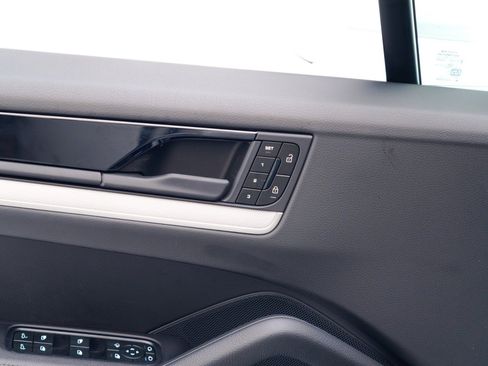 Used 2025 Porsche Cayenne S image 24