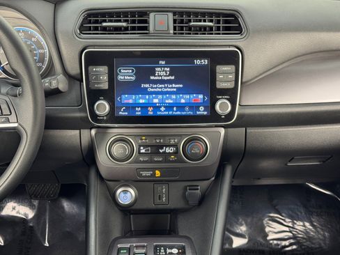 Used 2025 Nissan Leaf S image 21