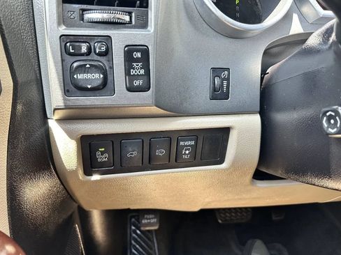 Used 2016 Toyota Sequoia Platinum RWD image 22
