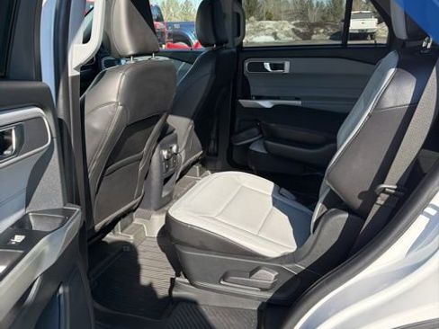 Used 2021 Ford Explorer XLT w/ Equipment Group 202A image 16