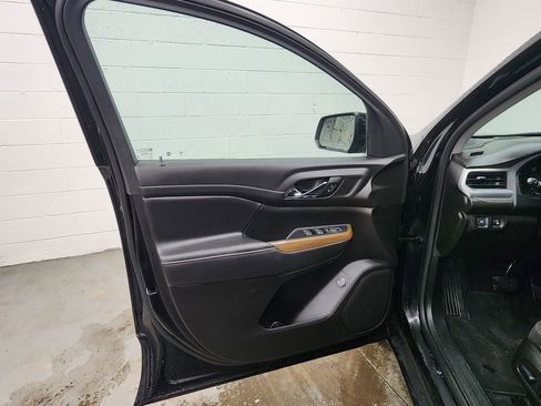 Used 2023 GMC Acadia SLE w/ Driver Convenience Package image 9