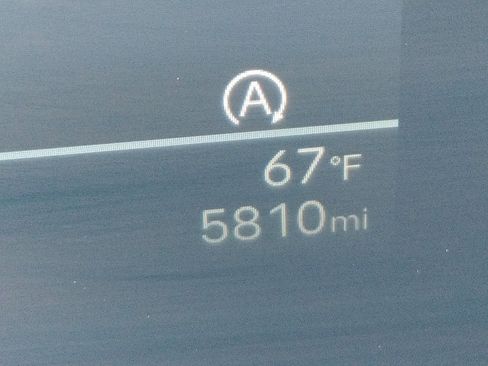 Used 2024 Hyundai Santa Fe SEL image 3