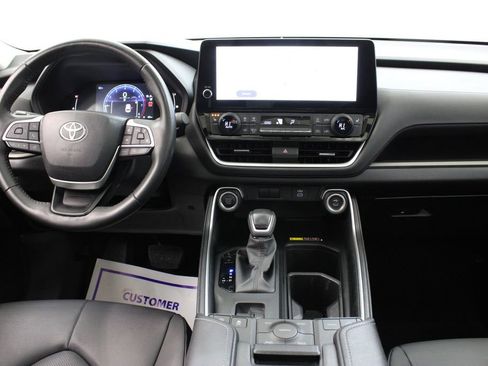 Used 2024 Toyota Grand Highlander Limited image 8