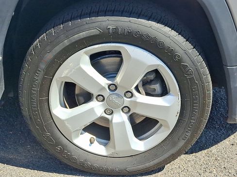 Used 2019 Jeep Compass Latitude w/ Popular Equipment Group AWD/4WD image 9