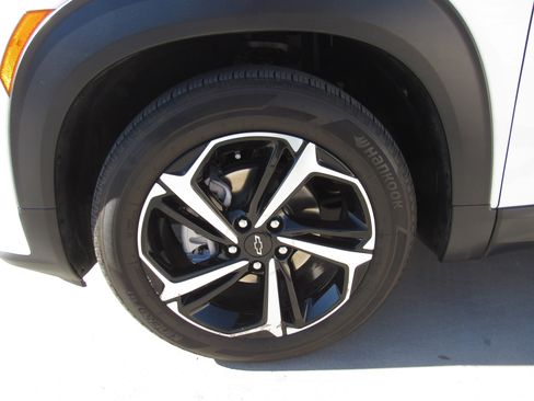 Used 2023 Chevrolet TrailBlazer RS w/ Sun and Liftgate Package image 4