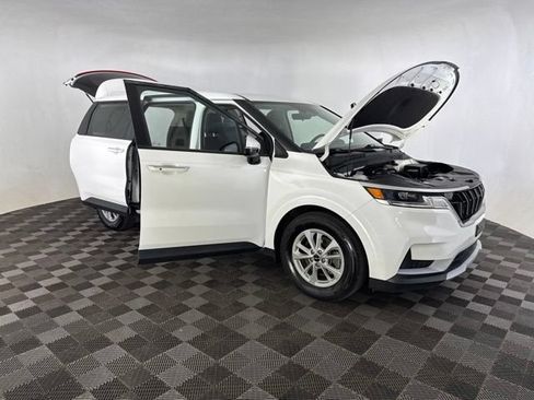 Certified 2024 Kia Carnival LX FWD image 14