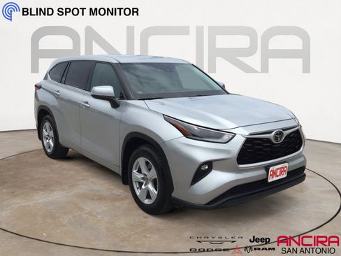 Used 2021 Toyota Highlander LE AWD/4WD image 1