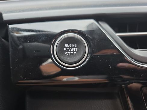 Certified 2025 Kia Seltos S image 17