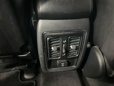 Used 2011 Jeep Grand Cherokee Laredo image 12