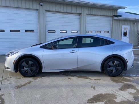 Used 2024 Toyota Prius LE image 4