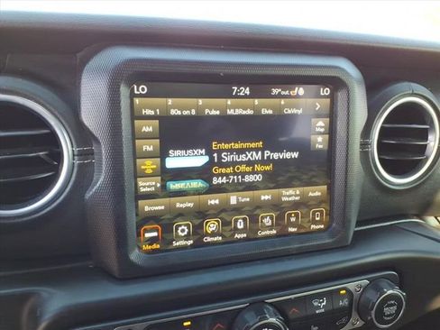 Used 2018 Jeep Wrangler Unlimited Sahara AWD/4WD image 30
