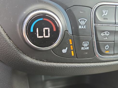 Used 2024 Chevrolet Equinox LT FWD image 30