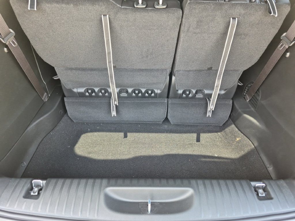 New 2027 Chrysler Pacifica Select w/ Family Tech Group FWD image 7