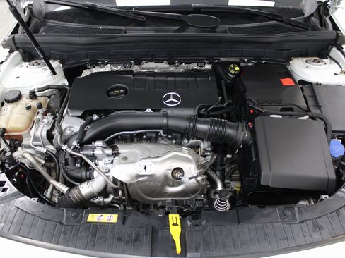 Used 2021 Mercedes-Benz GLB 250 image 9