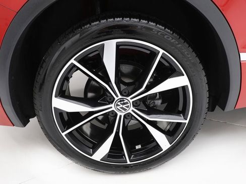 Used 2024 Volkswagen Tiguan SEL R-Line image 11