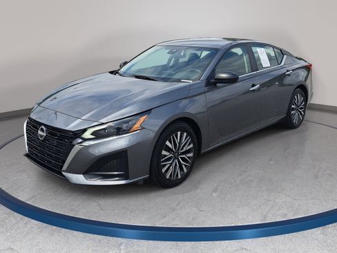 Used 2025 Nissan Altima 2.5 SV FWD image 1