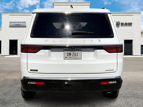 Used 2024 Jeep Wagoneer Series II w/ Flexible Seating Group image 4