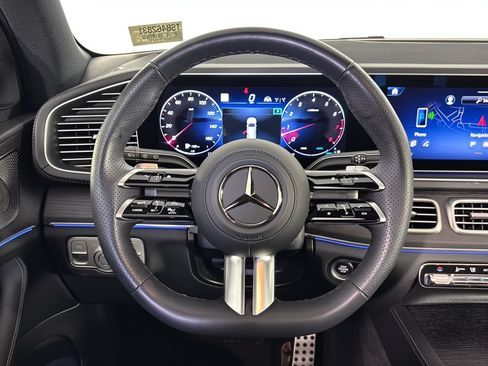 Used 2025 Mercedes-Benz GLS 580 4MATIC image 10
