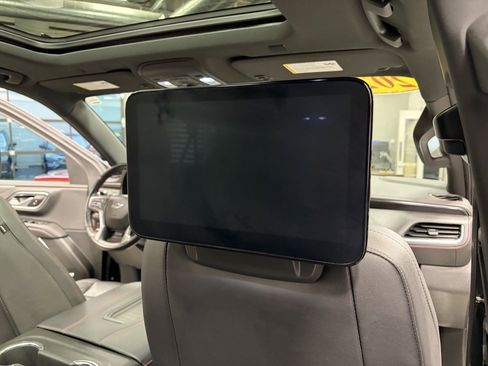 Used 2022 Chevrolet Suburban RST w/ Sport Performance Package image 15