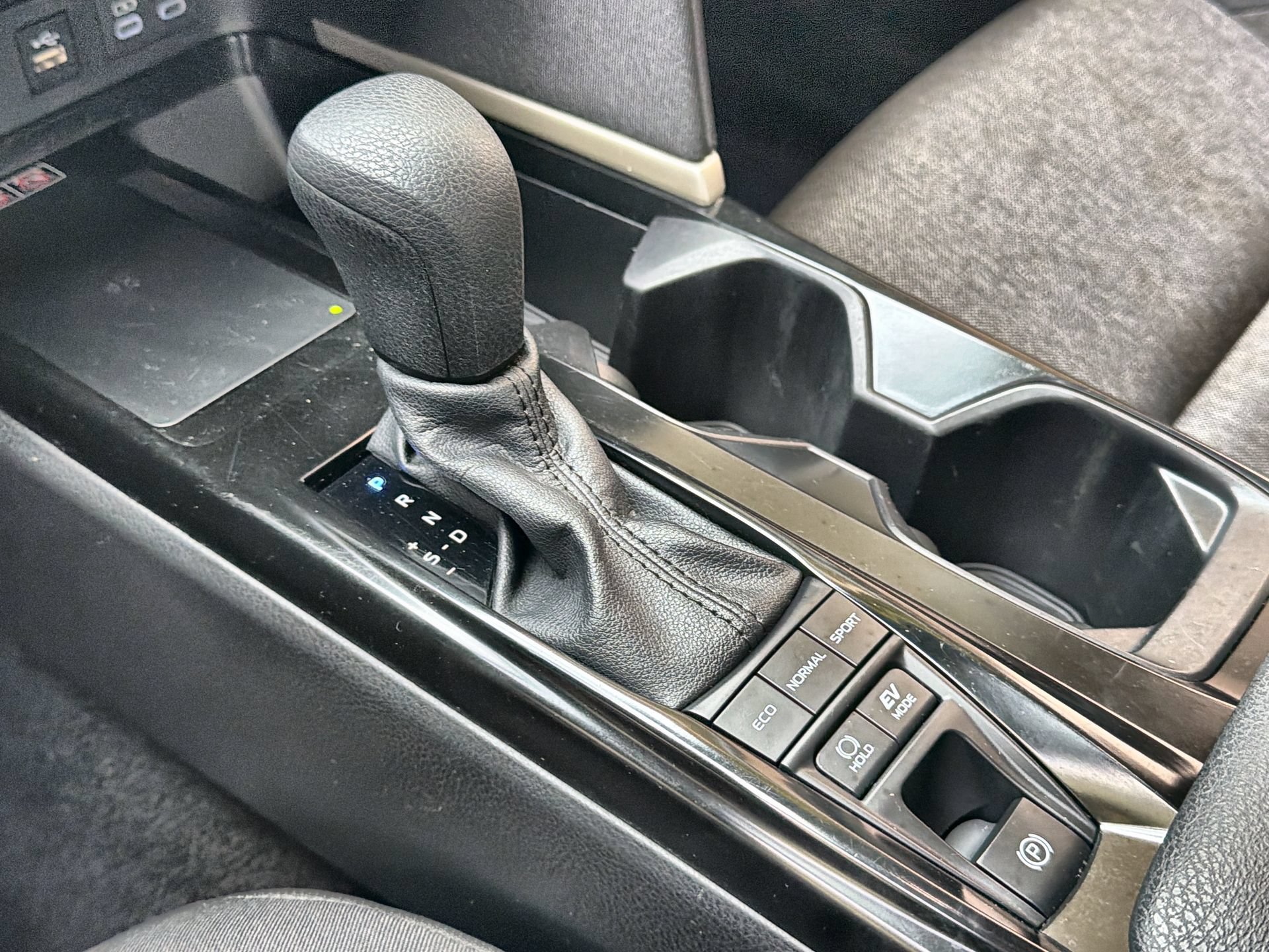 Used 2025 Toyota Camry LE FWD image 20