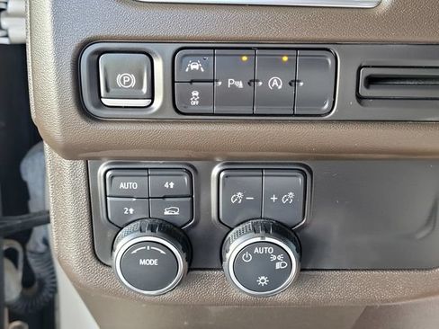 Used 2024 Chevrolet Tahoe LT AWD/4WD image 13