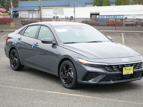 New 2026 Hyundai Elantra SEL Sport Premium FWD image 3