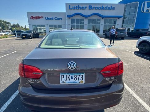 Used 2011 Volkswagen Jetta SE FWD image 4