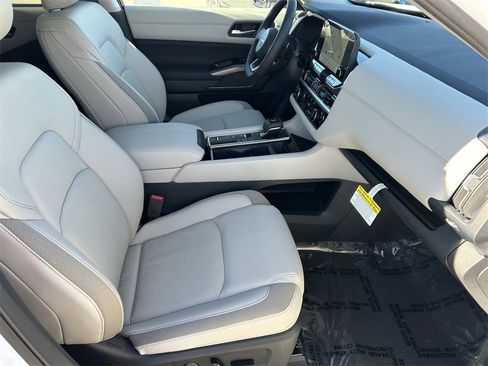 New 2025 Nissan Pathfinder SL w/ Black Appearance Package image 9
