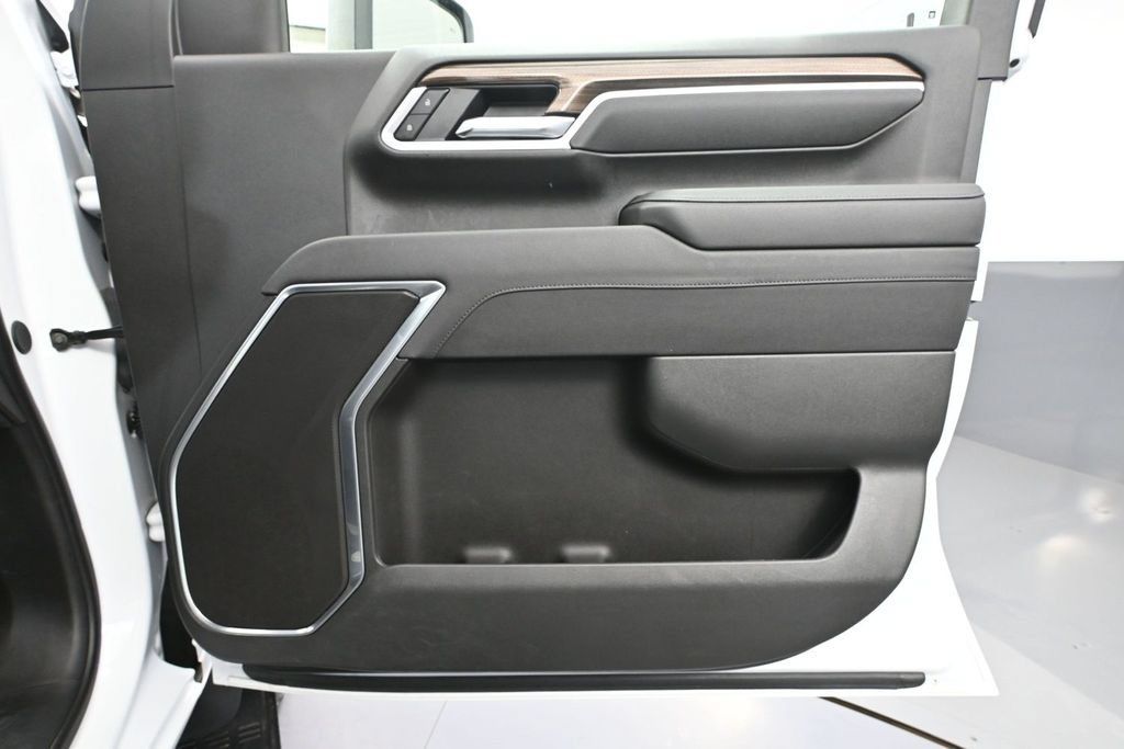 Used 2025 Chevrolet Silverado 3500 LT w/ Safety Package AWD/4WD image 34