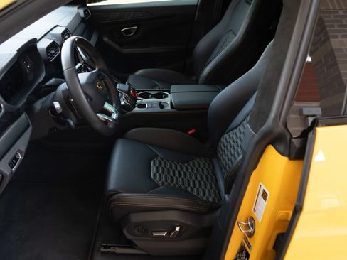 Used 2021 Lamborghini Urus AWD/4WD image 43