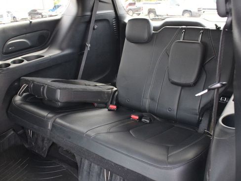 Used 2019 Chrysler Pacifica Touring-L Plus w/ S Appearance Package FWD image 20