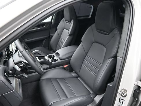 New 2026 Porsche Cayenne GTS AWD/4WD image 7