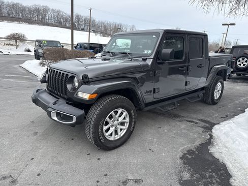 Used 2023 Jeep Gladiator Sport image 8