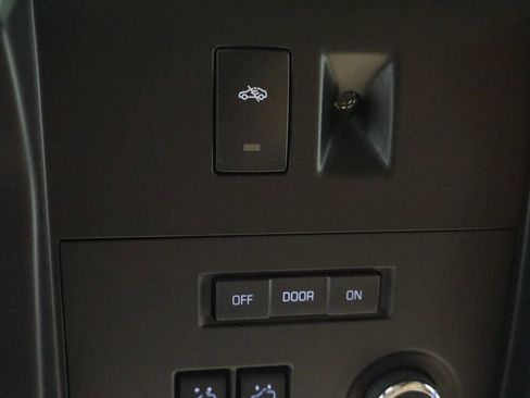 Used 2017 Cadillac Escalade ESV Platinum image 35