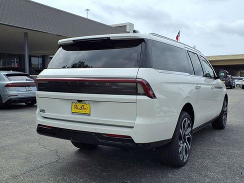New 2026 Lincoln Navigator L Reserve AWD/4WD image 2