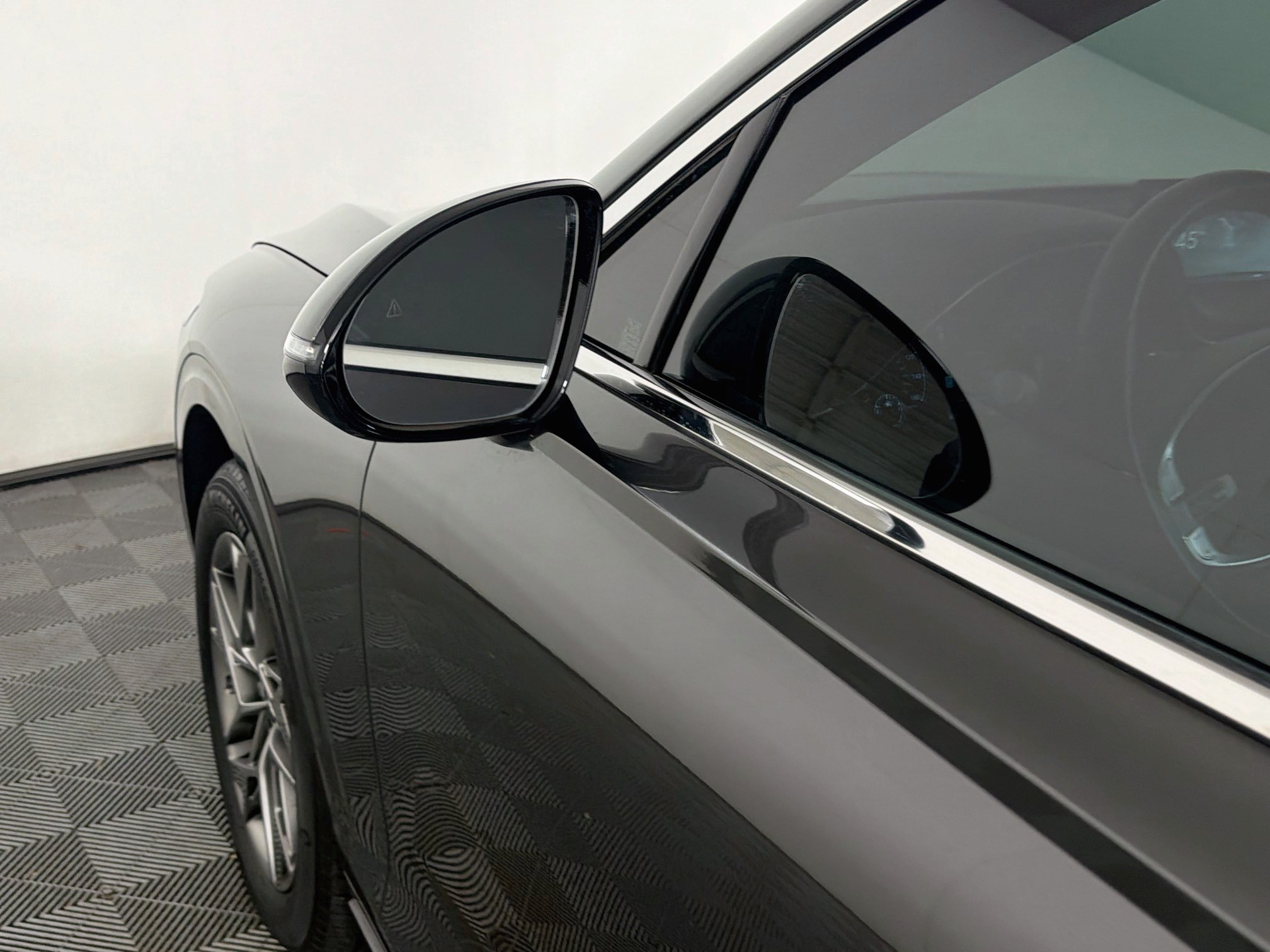 Used 2024 Genesis GV70 2.5T AWD/4WD image 16