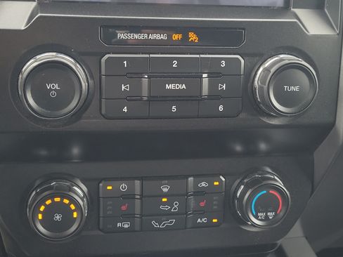 Used 2020 Ford F150 XLT w/ Equipment Group 302A Luxury AWD/4WD image 28