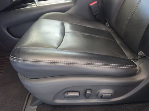 Used 2018 Nissan Pathfinder SL FWD image 28