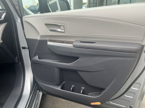 Used 2022 Toyota Sienna XLE AWD/4WD image 11