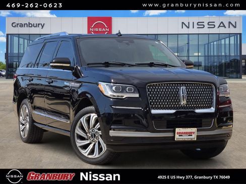 Used 2023 Lincoln Navigator Reserve image 1