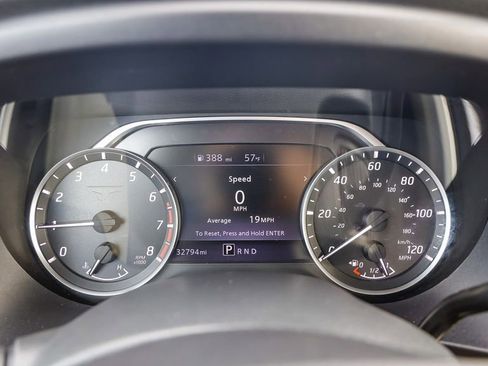 Used 2023 Nissan Titan SV w/ SV Convenience Package image 23