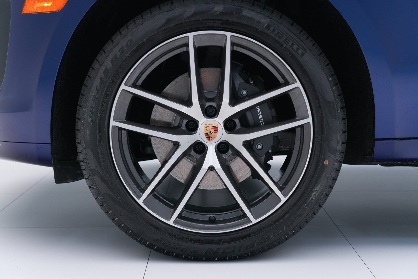 Certified 2024 Porsche Macan AWD/4WD image 11