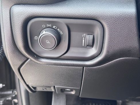 Used 2024 RAM 2500 Tradesman w/ Chrome Appearance Group image 26