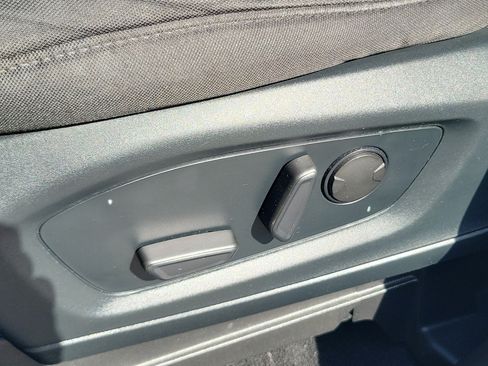 Used 2020 Ford Explorer XLT RWD image 24