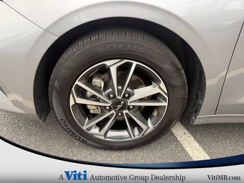 Used 2024 Kia Forte LXS w/ LXS Technology Package FWD image 12